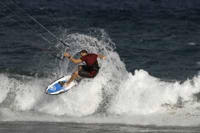Kitesurfer driving through the snap with the kite held low