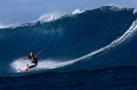 Directional kiteboard suited to backhand wave riding
